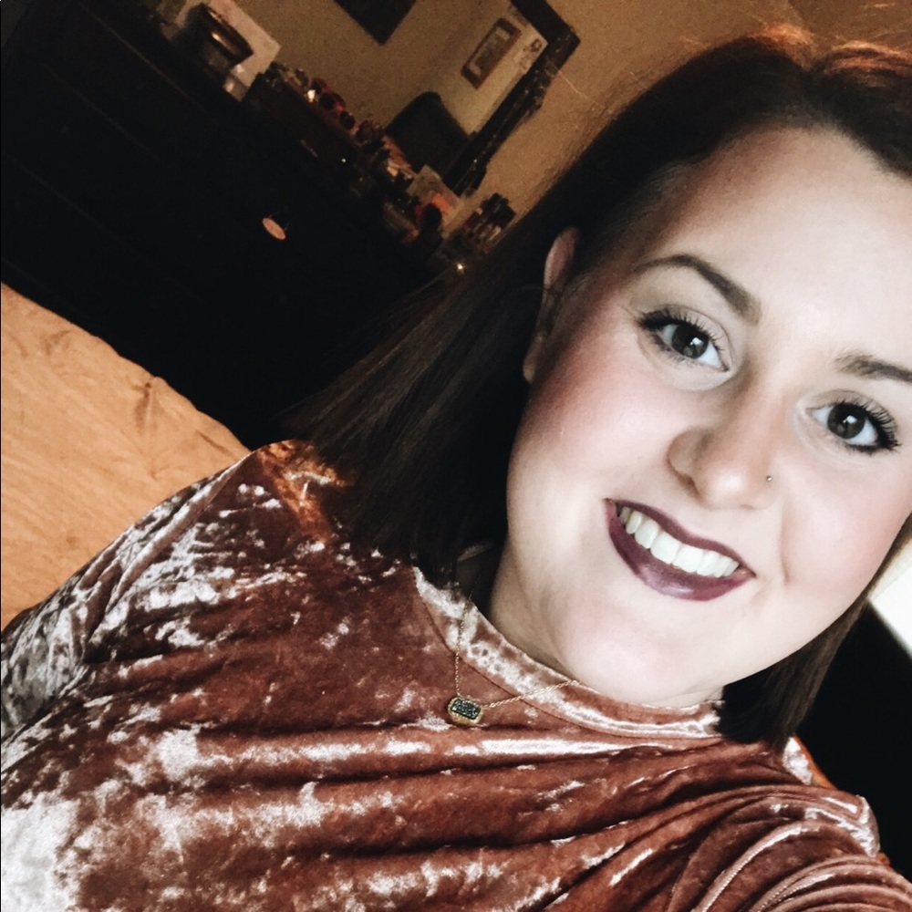 Meet your Posher, Chloe